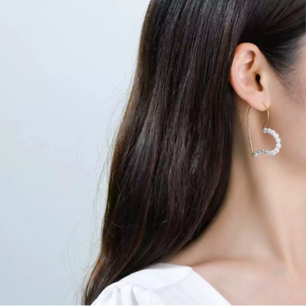 “Queen of Hearts” Pearl Hoop Dainty Retro Earrings - Picture 12 of 12
